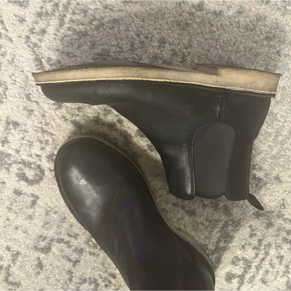 Clark’s US size 10 men’s Chelsea boot with crepe sole - Picture 4 of 4